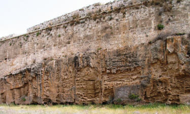 The walls were built on existing rocky outcrops.